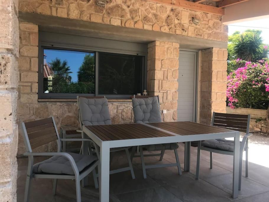 Πέτρινη κατοικία στην Αίγινα - Stone House in Aigina Khloi Εξωτερικό φωτογραφία
