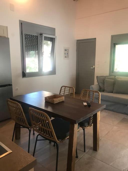 Πέτρινη κατοικία στην Αίγινα - Stone House in Aigina Khloi Εξωτερικό φωτογραφία