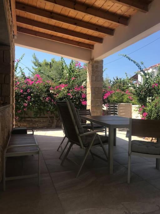 Πέτρινη κατοικία στην Αίγινα - Stone House in Aigina Khloi Εξωτερικό φωτογραφία